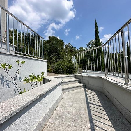 The View Apartment With Pool - Crikvenica Exterior foto